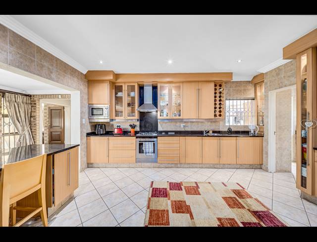4 BEDROOM FREEHOLD FOR SALE IN RUIMSIG